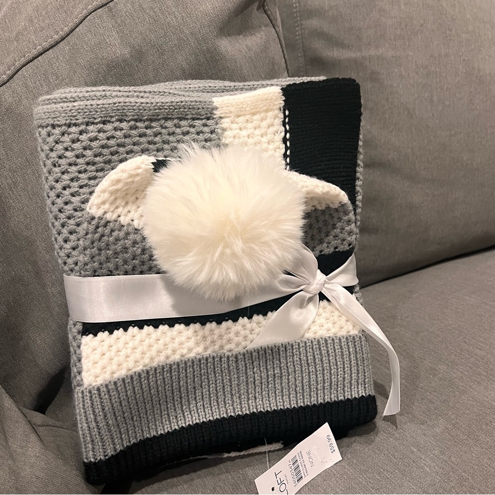 Loft NWT 2 pc scarf & hat set